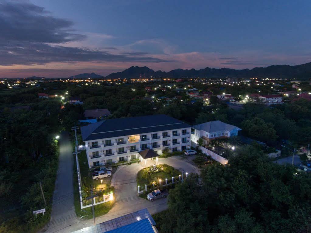 Privacy Residence Lopburi Ngoại thất bức ảnh